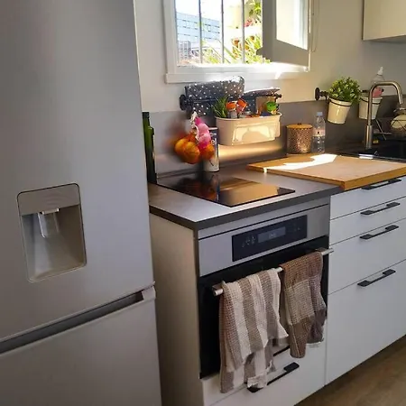 : Magnifique Studio, Idealement Situe Apartman Hyères